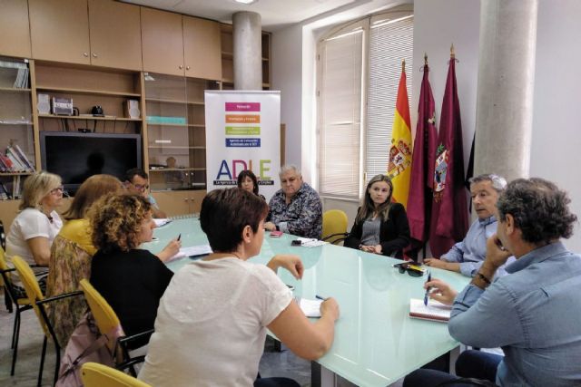 La ADLE colabora con los trabajadores del Eroski para darles una salida laboral - 1, Foto 1