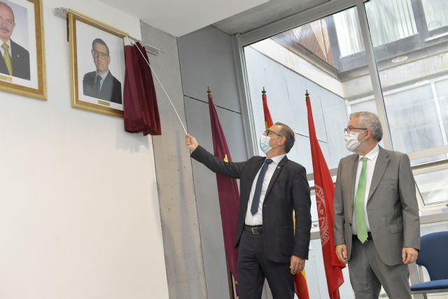 La Facultad de Ciencias del Trabajo cuelga el retrato de José Luján en su galería de decanos - 1, Foto 1