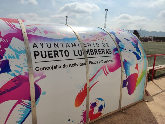 El Ayuntamiento sustituye el policarbonato y metacrilato de los banquillos y del acceso al vestuario del Campo de Fútbol Municipal - 4, Foto 4