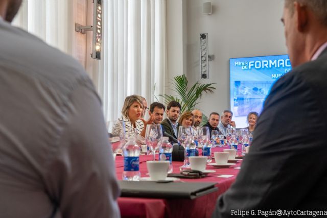 Empresas, administración y docentes crean una alianza para formar trabajadores para las nuevas industrias de Cartagena - 1, Foto 1