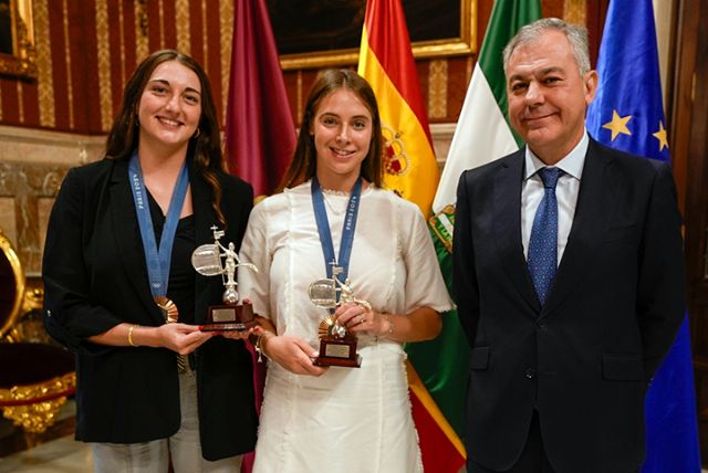 Ayuntamiento de Sevilla . Doble recepción institucional en el ayuntamiento sevillano a las medallistas olímpicas del C.N. Sincro Sevilla - 1, Foto 1