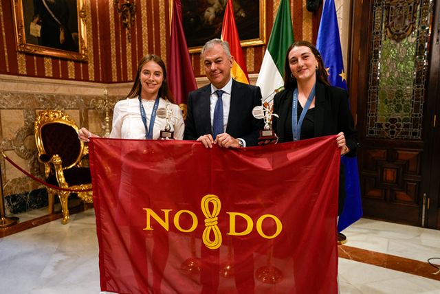 Ayuntamiento de Sevilla . Doble recepción institucional en el ayuntamiento sevillano a las medallistas olímpicas del C.N. Sincro Sevilla - 2, Foto 2