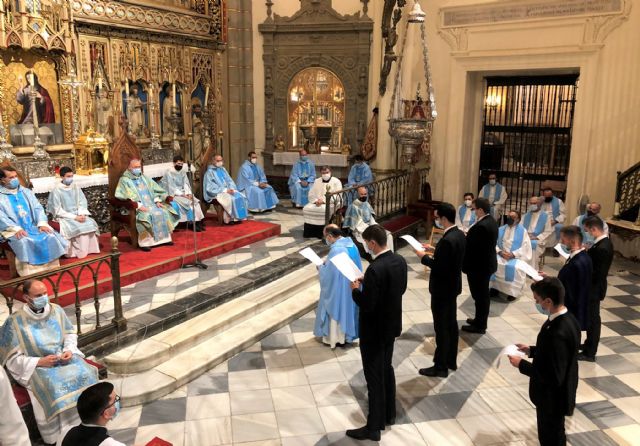 Seis seminaristas y un sacerdote se consagran a la Señora - 1, Foto 1