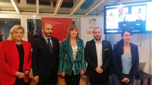 El INFO presenta en Bruselas su estrategia regional de innovación de apoyo a las empresas - 1, Foto 1