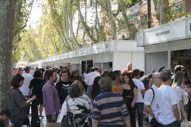 180 mil personas han visitado la Feria del Libro de Murcia - 2, Foto 2