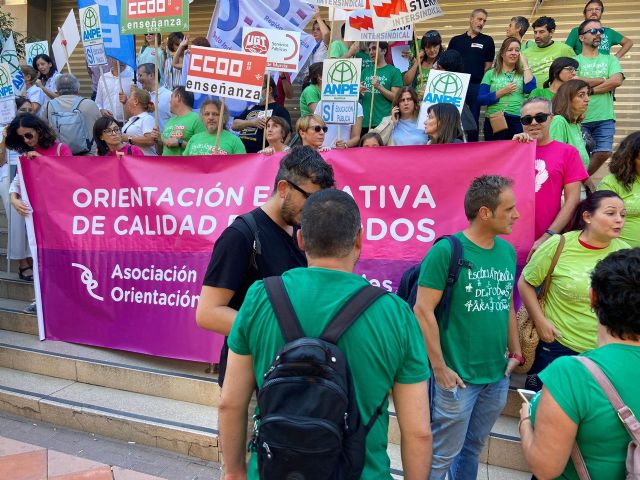 Podemos exige la recuperación de los 3.300 docentes despedidos desde 2012 para bajar las ratios y acabar con las clases saturadas - 1, Foto 1