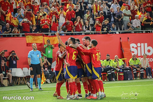 Murcia se viste de rojo para arrebatarle el liderato de grupo a Dinamarca - 3, Foto 3