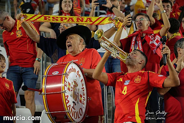 Murcia se viste de rojo para arrebatarle el liderato de grupo a Dinamarca - 5, Foto 5