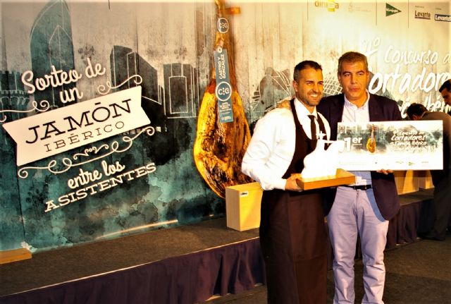 El murciano Abraham Cambres gana la IV Edición del Concurso de cortadores de jamón Ciutat de València - 1, Foto 1