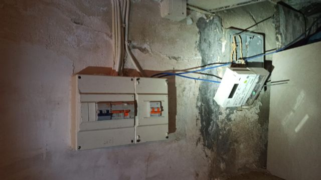 La Policía Local de Lorca detiene a cinco personas por un delito contra la salud pública y por defraudación de fluido eléctrico e interviene 87 plantas de marihuana del interior de una vivienda - 2, Foto 2