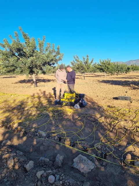 Técnicas geofísicas de alta resolución para optimizar el ahorro de agua en arbolado de la Región - 3, Foto 3