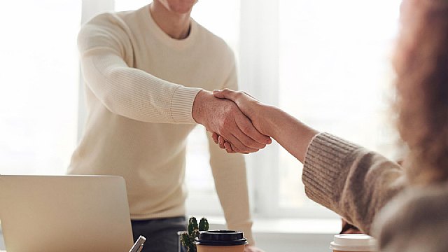 La Comunidad convoca ayudas para que jóvenes titulados accedan a su primer empleo trabajando en la Administración local - 1, Foto 1