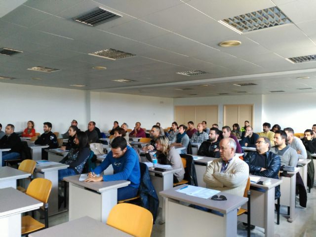 Cincuenta policías locales de diecinueve ayuntamientos participan en un curso de seguridad vial organizado por la DGT - 1, Foto 1