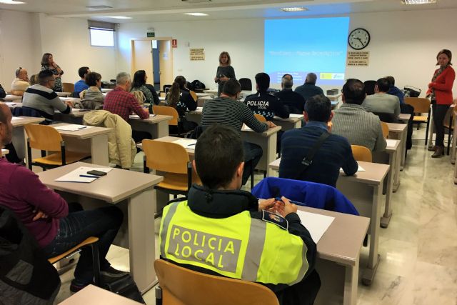 Cincuenta policías locales de diecinueve ayuntamientos participan en un curso de seguridad vial organizado por la DGT - 2, Foto 2