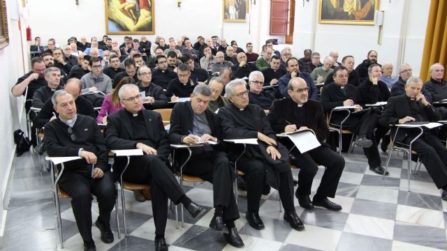 El jesuita Germán Arana habla a los sacerdotes de la importancia del acompañamiento espiritual - 2, Foto 2