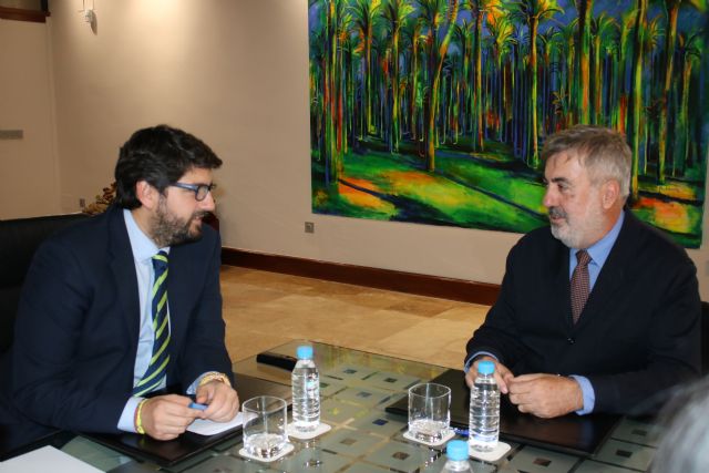 El presidente de la Comunidad recibe en el Palacio de San Esteban a miembros del Colegio Oficial de Arquitectos de la Región - 1, Foto 1