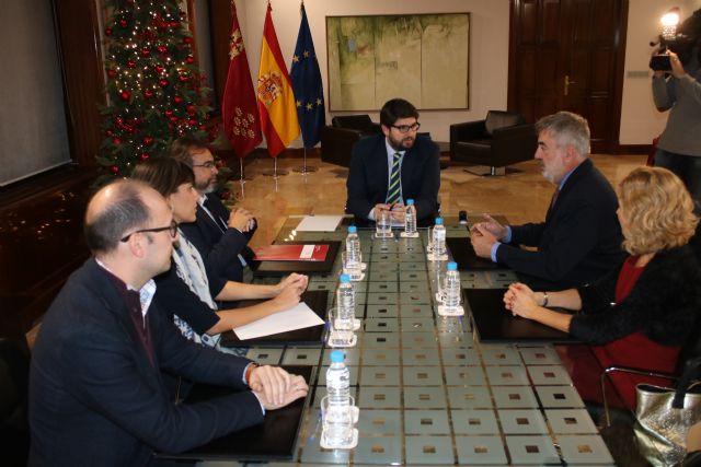 El presidente de la Comunidad recibe en el Palacio de San Esteban a miembros del Colegio Oficial de Arquitectos de la Región - 2, Foto 2