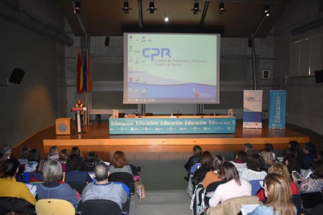 Más de 400 docentes asisten a unas jornadas sobre el aprendizaje de la lectoescritura en Educación Infantil y Primaria - 2, Foto 2