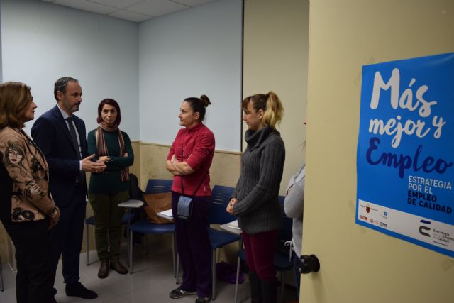 Una decena de mujeres desempleadas participan en un programa pionero de orientación laboral tras la maternidad - 1, Foto 1