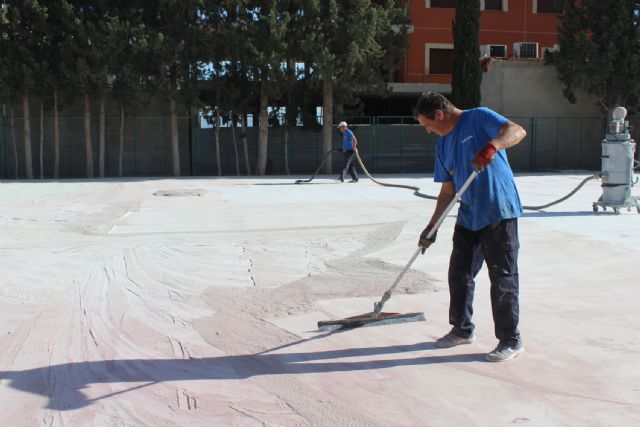 La Comunidad Autónoma remodela la pista polideportiva del colegio Juan Antonio López Alcaraz - 1, Foto 1