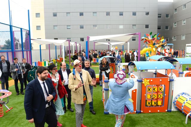 López Miras: El parque infantil de la Arrixaca es símbolo de la solidaridad de la Región, el mayor valor que tiene una sociedad - 2, Foto 2