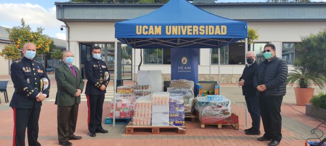 UCAM Cartagena dona 1.500 kg de alimentos que los militares entregarán a Caritas - 1, Foto 1