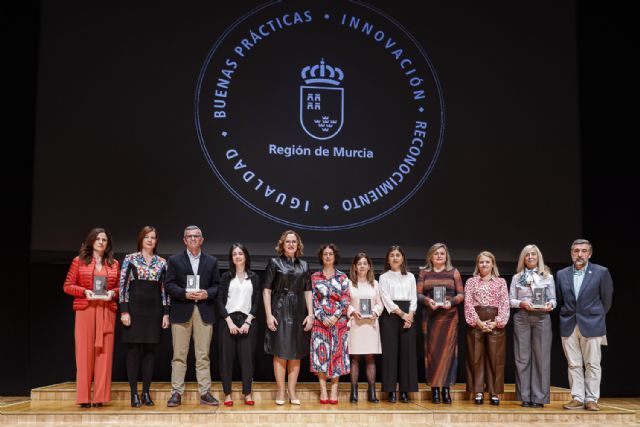 La Comunidad reconoce la capacidad innovadora de medio centenar de empleados públicos por mejorar la Administración regional - 1, Foto 1