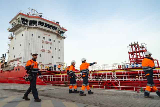 Repsol recibe el primer barco con aceite de cocina usado para la planta de combustibles renovables de Cartagena - 1, Foto 1