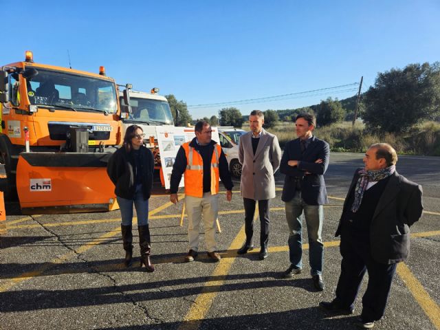 80 efectivos y 27 vehículos garantizan la movilidad y seguridad de la red regional de carreteras en episodios de hielo y nieve - 2, Foto 2