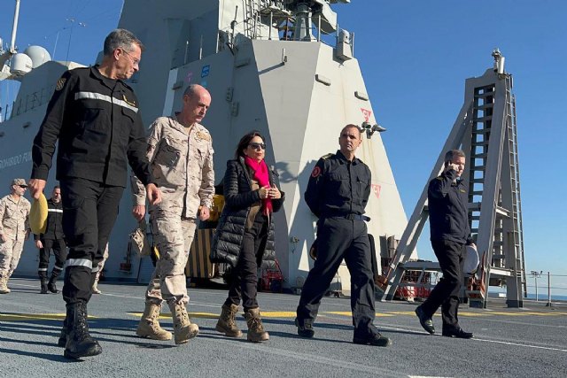 Robles elogia el compromiso y la motivación de las Fuerzas Armadas desplegadas en Valencia - 1, Foto 1