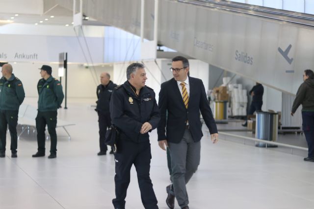 El delegado del Gobierno supervisa el dispositivo de seguridad del nuevo Aeropuerto Internacional Región de Murcia - 1, Foto 1