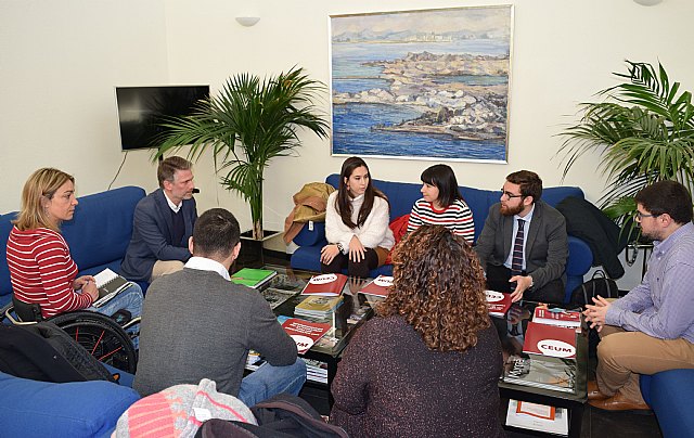 El PP se reúne en la Asamblea con los representantes del Consejo de Estudiantes de la UMU - 1, Foto 1