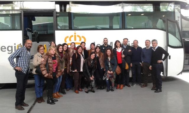 La Comunidad forma en el manejo de anclajes, plataformas y medidas de seguridad en el transporte de personas con discapacidad - 1, Foto 1