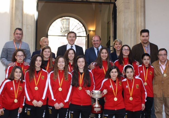 Pedro Antonio Sánchez: El fútbol sala femenino está haciendo que el nombre de la Región de Murcia suene en España asociado al éxito - 1, Foto 1