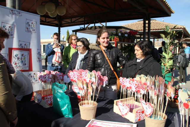 Astrapace visita la UCAM con un stand de venta de plantas aromáticas por San Valentín - 1, Foto 1