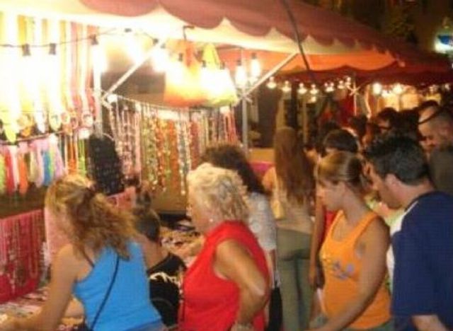 Mercados abre el plazo de solicitud para los puestos del mercadillo de la Plaza Bohemia en Semana Santa - 1, Foto 1