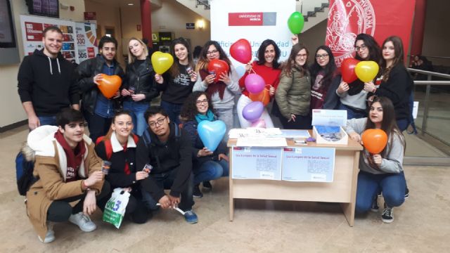 La Universidad de Murcia reparte preservativos entre el alumnado en el Día Europeo de la Salud Sexual y Reproductiva - 1, Foto 1