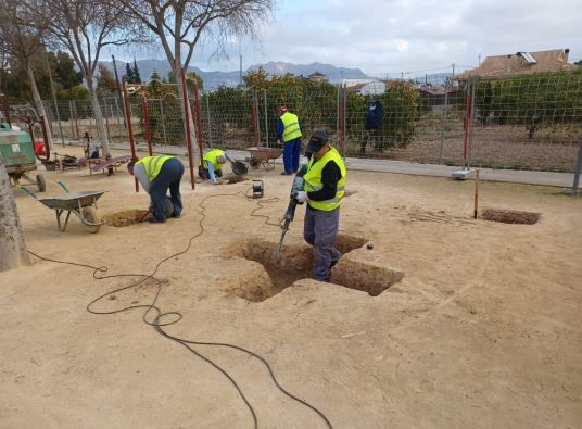 El jardín del centro cultural de El Raal contará con una nueva zona de calistenia - 1, Foto 1