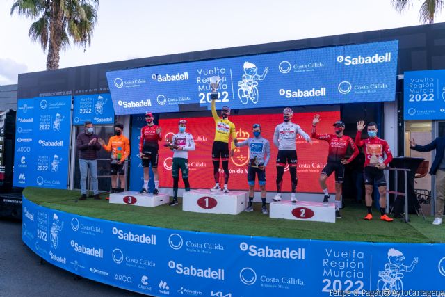 Turismo y deporte se dieron la mano este sábado en el Puerto de Cartagena durante la llegada a la meta de la Vuelta Ciclista a la Región - 1, Foto 1