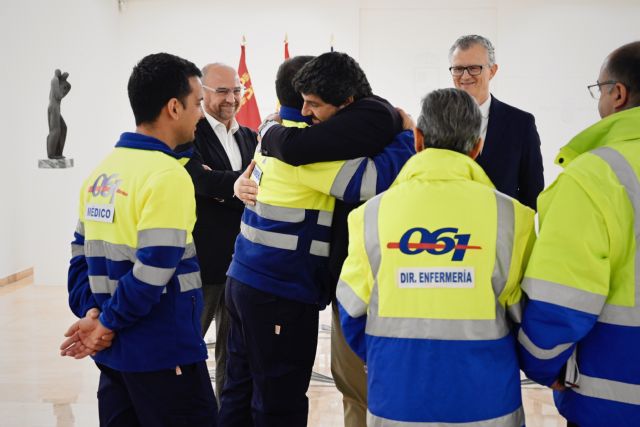 Entregan la insignia de plata de la Región a los voluntarios murcianos del 061 en los terremot os de Turquía y los califica como héroes - 2, Foto 2