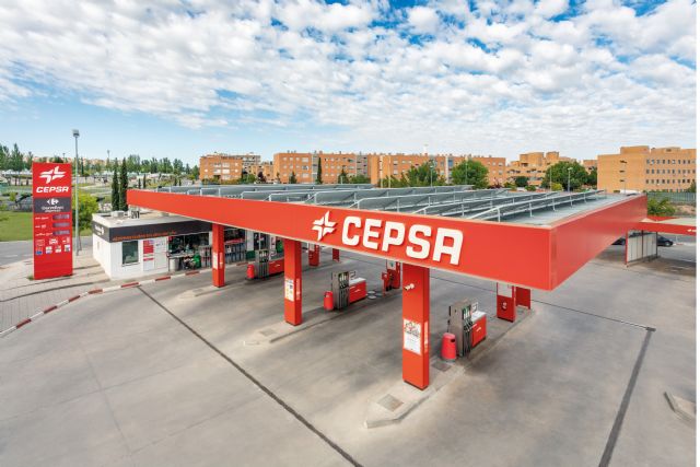 Cepsa ya cuenta con 12 estaciones de servicio en la Región de Murcia con paneles solares instalados por Redexis - 1, Foto 1