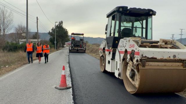 Los 23.000 vecinos de Llano de Brujas y Puente Tocinos ganarán en seguridad vial con la renovación de más de 5.000 metros cuadrados de asfalto - 1, Foto 1