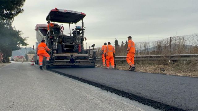 Los 23.000 vecinos de Llano de Brujas y Puente Tocinos ganarán en seguridad vial con la renovación de más de 5.000 metros cuadrados de asfalto - 3, Foto 3