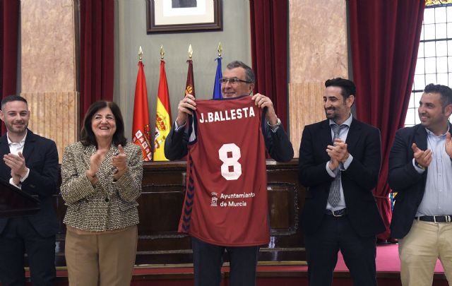 El UCAM Murcia hace parada en la Glorieta antes de poner rumbo a la Copa del Rey de baloncesto en Málaga - 1, Foto 1