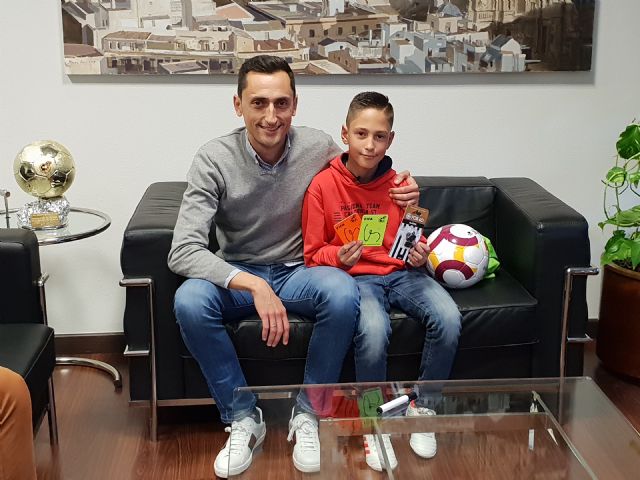 Un niño cumple su sueño y conoce a su ídolo el colegiado Sánchez Martínez - 1, Foto 1