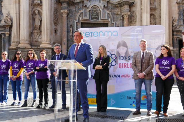 Murcia potencia la vocación científica y tecnológica de las más pequeñas con una jornada al aire libre en la Plaza Belluga - 3, Foto 3