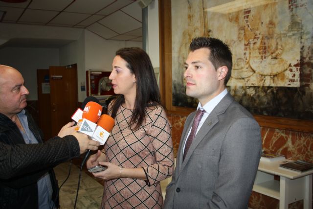 Numeroso público en la primera reunión para explicar el Plan de Rehabilitación de Viviendas - 1, Foto 1