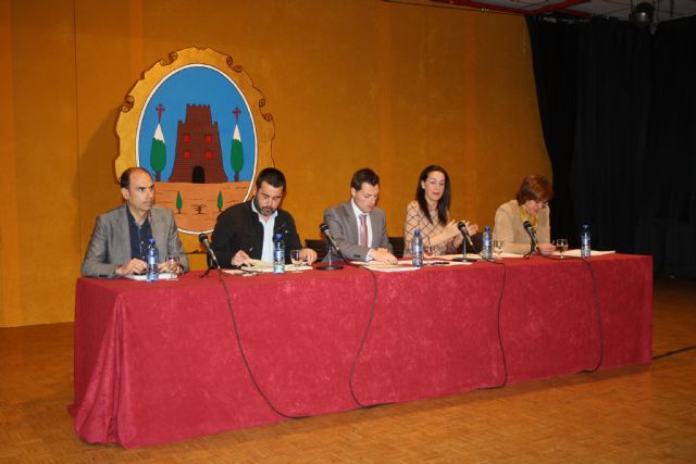 Numeroso público en la primera reunión para explicar el Plan de Rehabilitación de Viviendas - 3, Foto 3