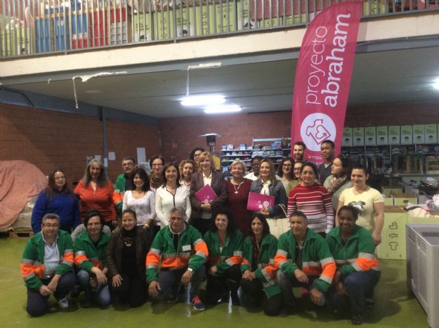 Visita de la Consejera de Familia e Igualdad de Oportunidades a las instalaciones de Proyecto Abraham - 2, Foto 2