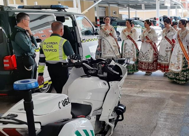 La Reina de la Huerta 2023 y sus damas de honor visitan las instalaciones de la Guardia Civil de Murcia - 2, Foto 2